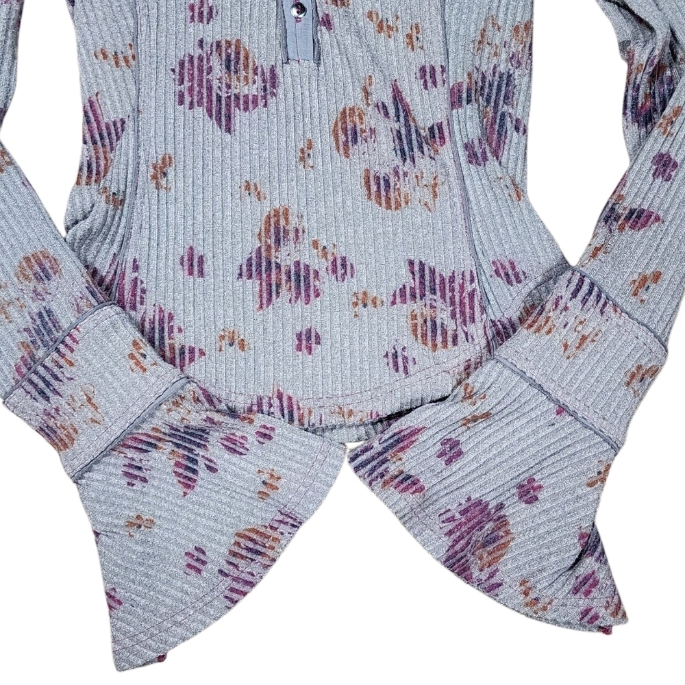 Free People Layer Me Floral Henley Top Bell-Sleeve Shirt Size XSmall - Picture 7 of 12